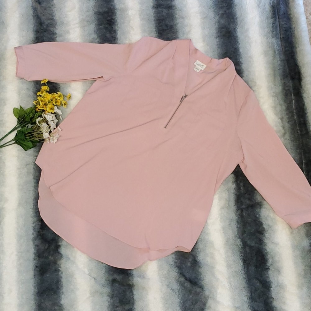 Jaclyn Smith blouse size large.